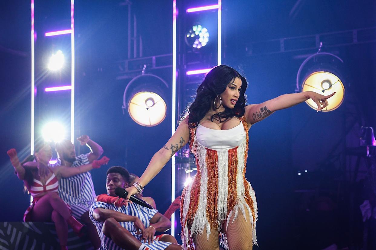 Cardi B is back with a bang: she releases “Outside”, her first solo single of the year